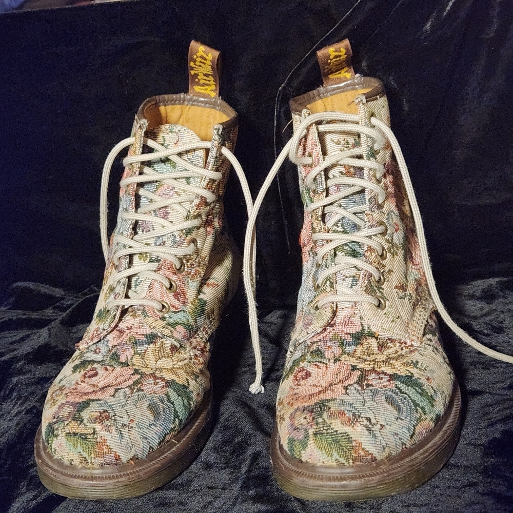 Dr. Martens Floral Lace Up Boots - Picture 2 of 12